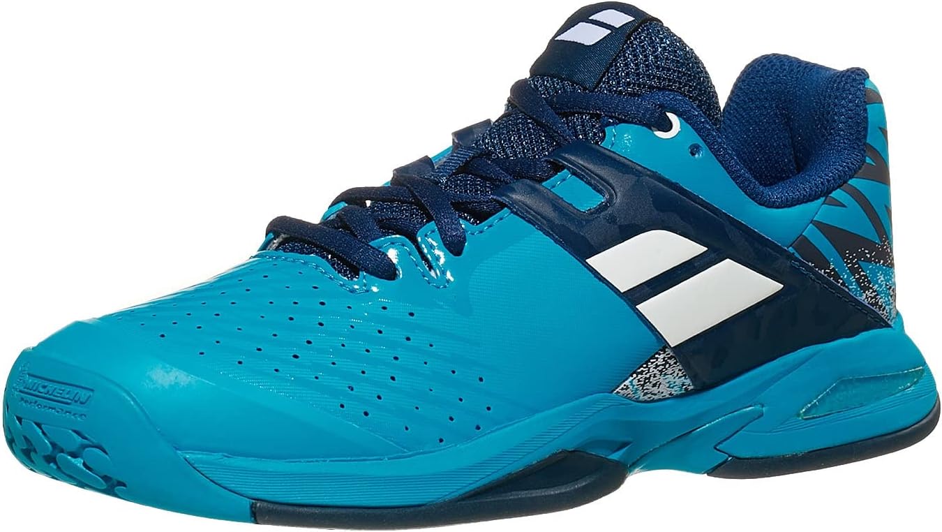 Babolat Junior Propulse tennis shoe on a clay court